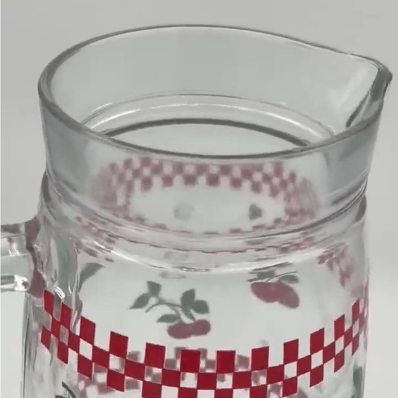 🍒 Vintage KIG Malaysia Cherries & Checkers Glass Pitcher MCM Kitchen Decor - Picture 4 of 8